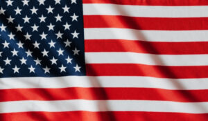 Bandera de Estados Unidos con un enfoque detallado, simbolizando temas actuales como política en EE.UU. y últimas Noticias EE.UU en SpykPress.com.