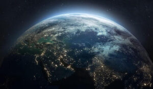 Imagen titulada Noticias Global que muestra una vista nocturna del planeta Tierra desde el espacio, ideal para representar noticias globales y actualidad internacional. Esta imagen subraya la importancia de estar informado sobre las noticias globales y las tendencias internacionales.