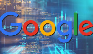 Logotipo de Google sobre fondo de códigos y gráficos digitales, representando Noticias Google.