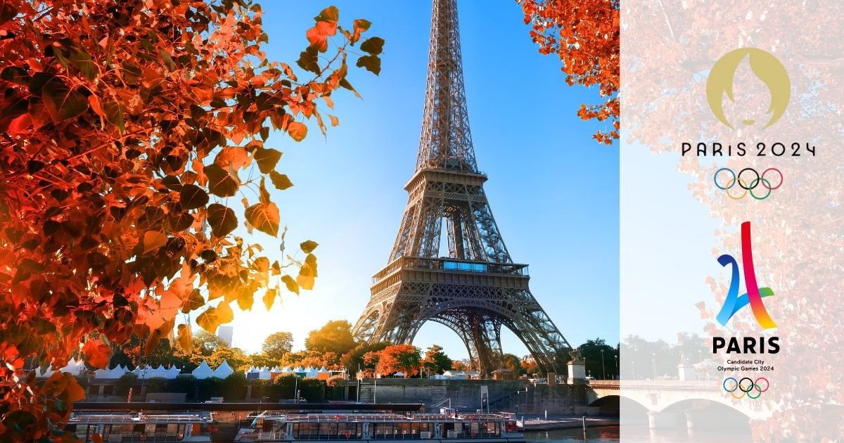 La Torre Eiffel en otoño, adornada con los logos de los Juegos Olímpicos París 2024, reflejando la anticipación y el orgullo de la ciudad anfitriona.