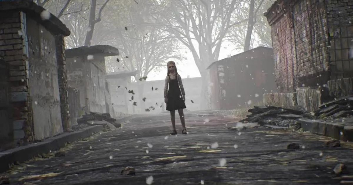 Escena sombría de un nuevo juego de Silent Hill con una figura solitaria de una niña en una calle desolada, representando el estilo de terror característico del remake de Silent Hill.