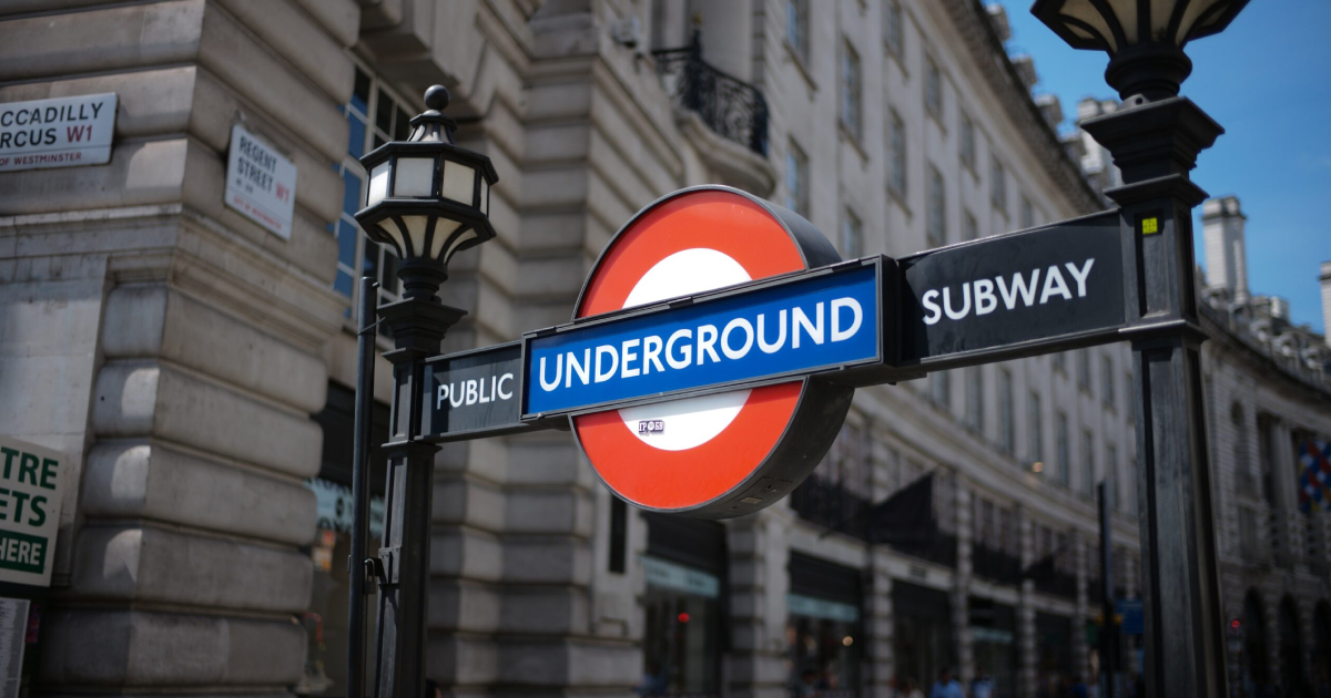 Estación de metro en Londres, punto de acceso para visitar el noroeste de Londres y sus atracciones.